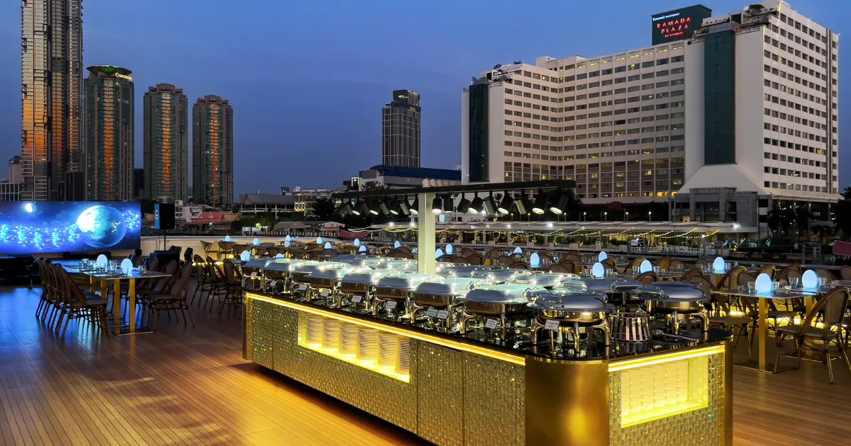 บริเวณโซนที่ตักอาหารของเรือสำราญสุดรู The Planet Cruise